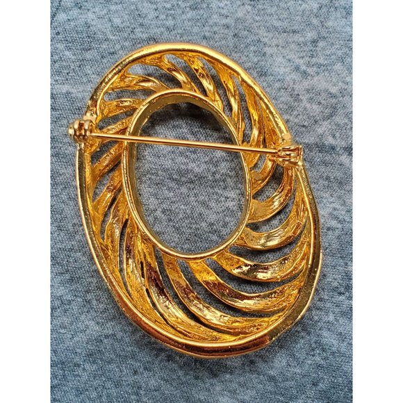 Gold Tone Oval Flair Brooch Pin - Picture 2 of 2